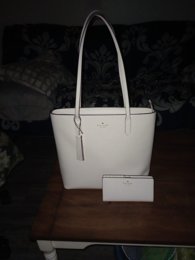 Kate Spade genuine Safiano leather tote & wallet. Like new condition. SMOKE FREE HOME. Pick in Frankfort 