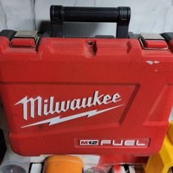 Milwaukee M12 BOX