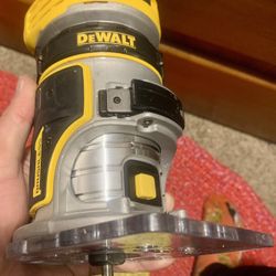 DEWALT XR Brushless Compact Router – Tool only
