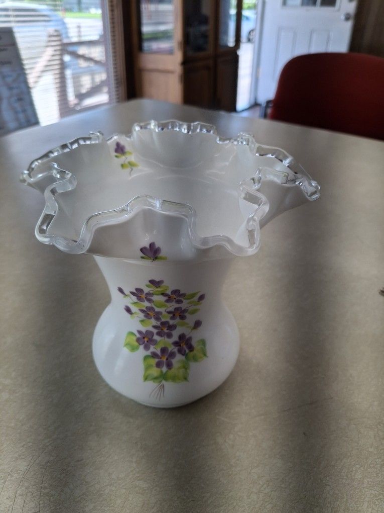 GORGEOUS LOOKING VINTAGE FENTON SILVER CREST VIOLET VASE