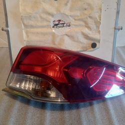 Hyundai Sonata Passenger Side Tail Light *Parts*