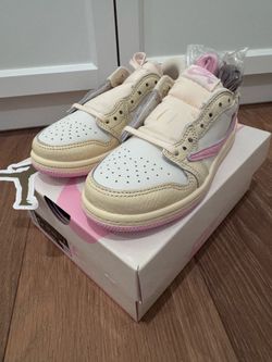 Authentic brand new Nike Jordan Travis Scott kids shoe size 1Y pink
