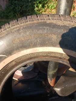 Tire P235 75 R15