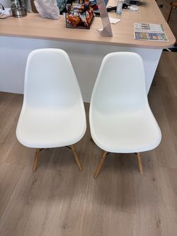 6 plastic/wood chairs