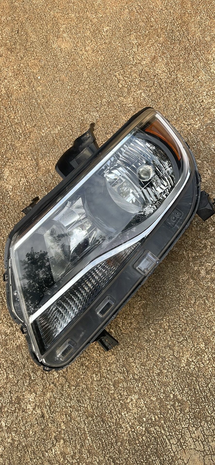 15-22 Chevrolet Colorado Headlight