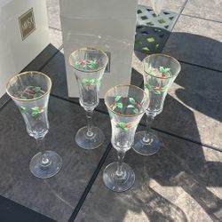 Mikasa Set of 4 Fluted champagne glasses