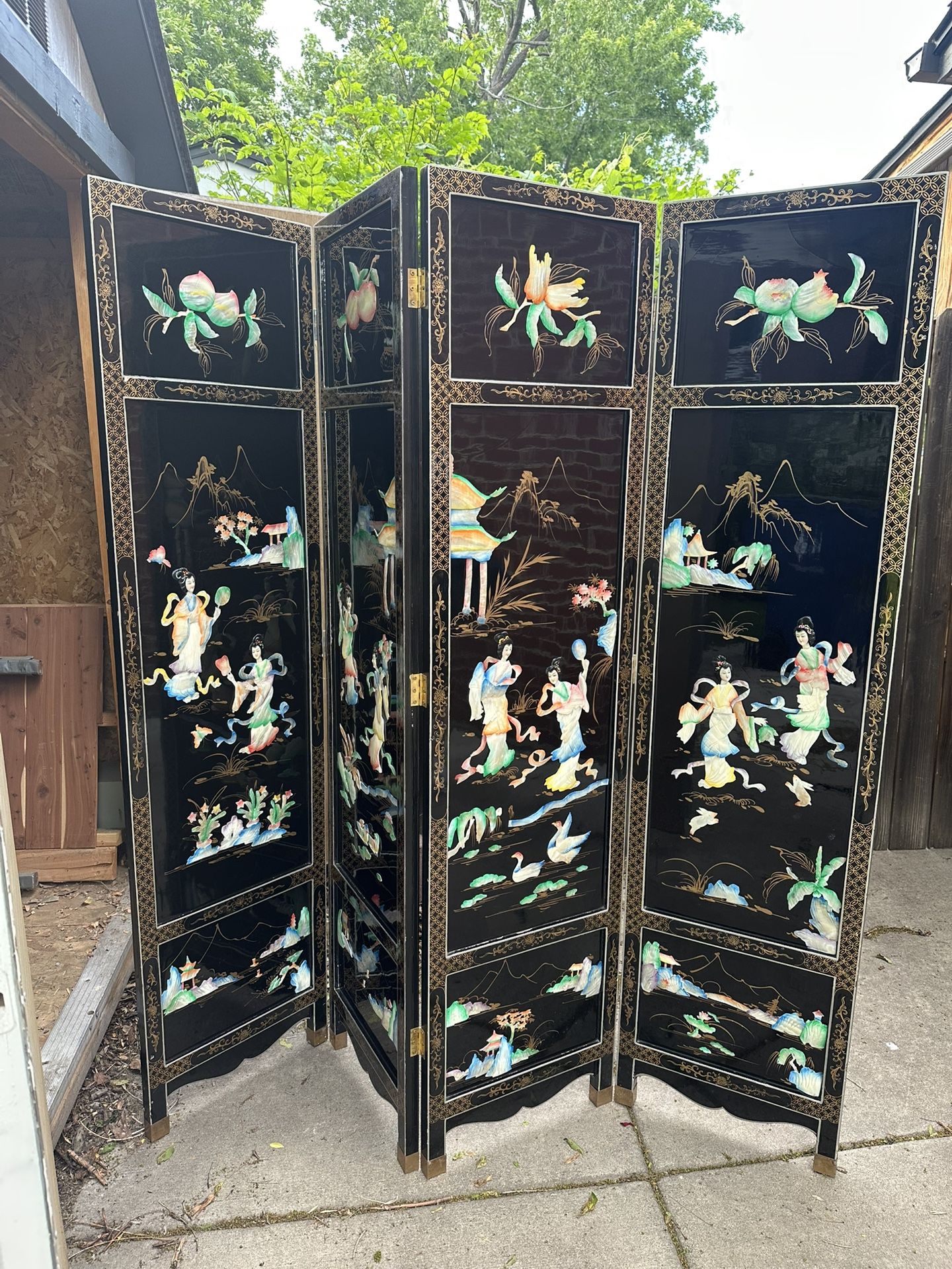 Oriental Dancing Ladies Screen With Wall Plaques