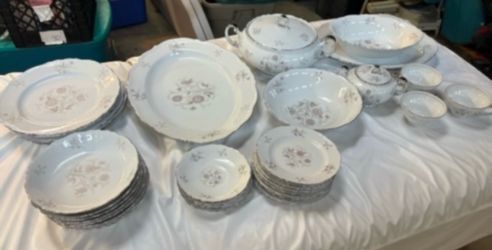 Vintage Amcrest dishes