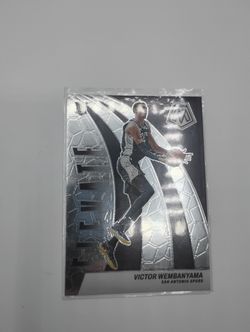 Victor Wembanyama Rookie Elevate Holographic No.18