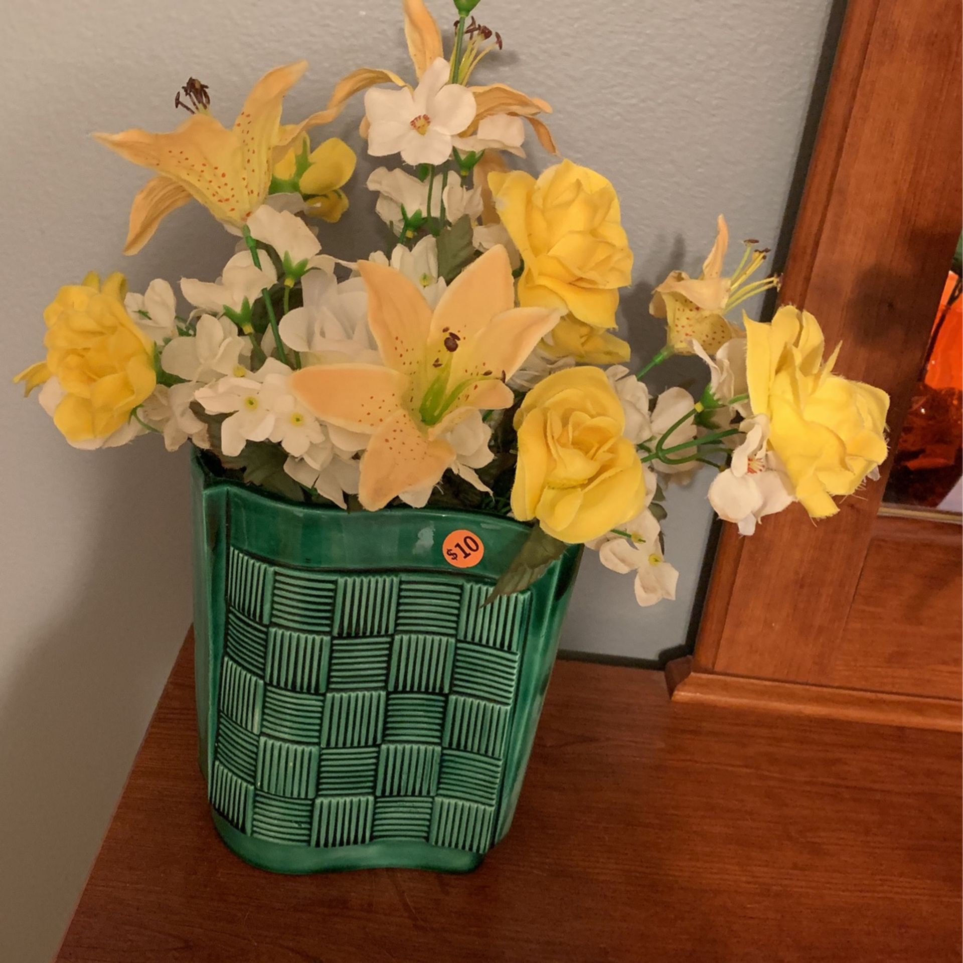 Vintage Green Vase With beautiful Yellow & White Flowers. Very nice vase With flowers Only $10.00