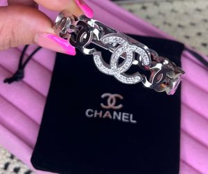 New 18 k stainless steel silver bracelet comes with dust bag