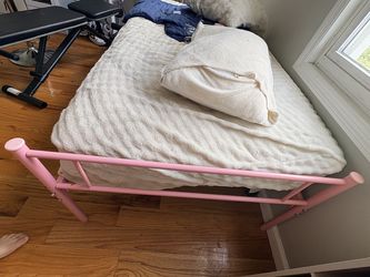 Twin size pink heart shape bed frame