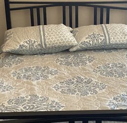 Queen sized quilt with matching pillow shams
