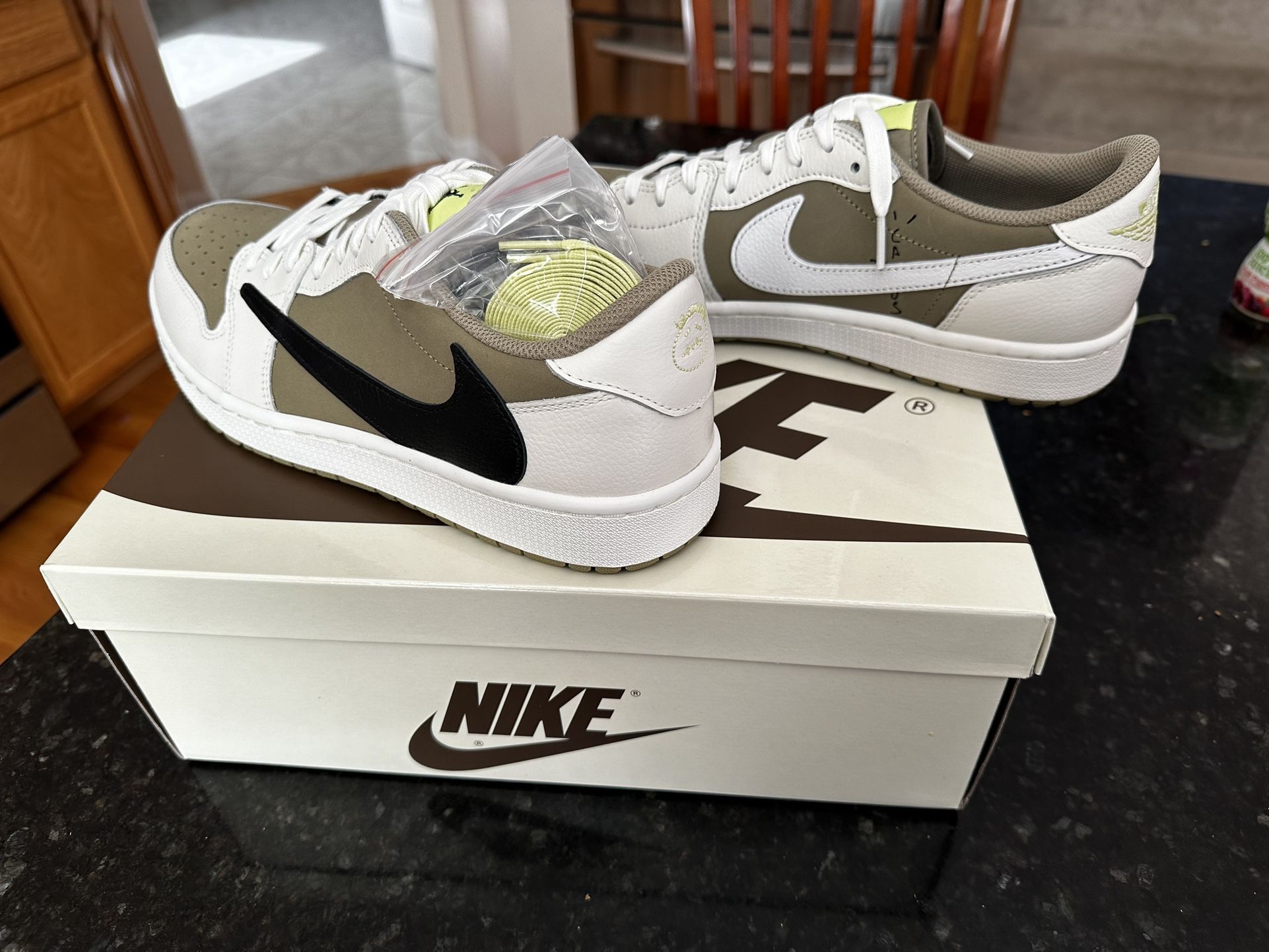 Size Jordan Low Golf x Travis Scott Neutral Olive