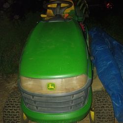 John Deer 115 Automstic Riding Lawnmower W  Trailer