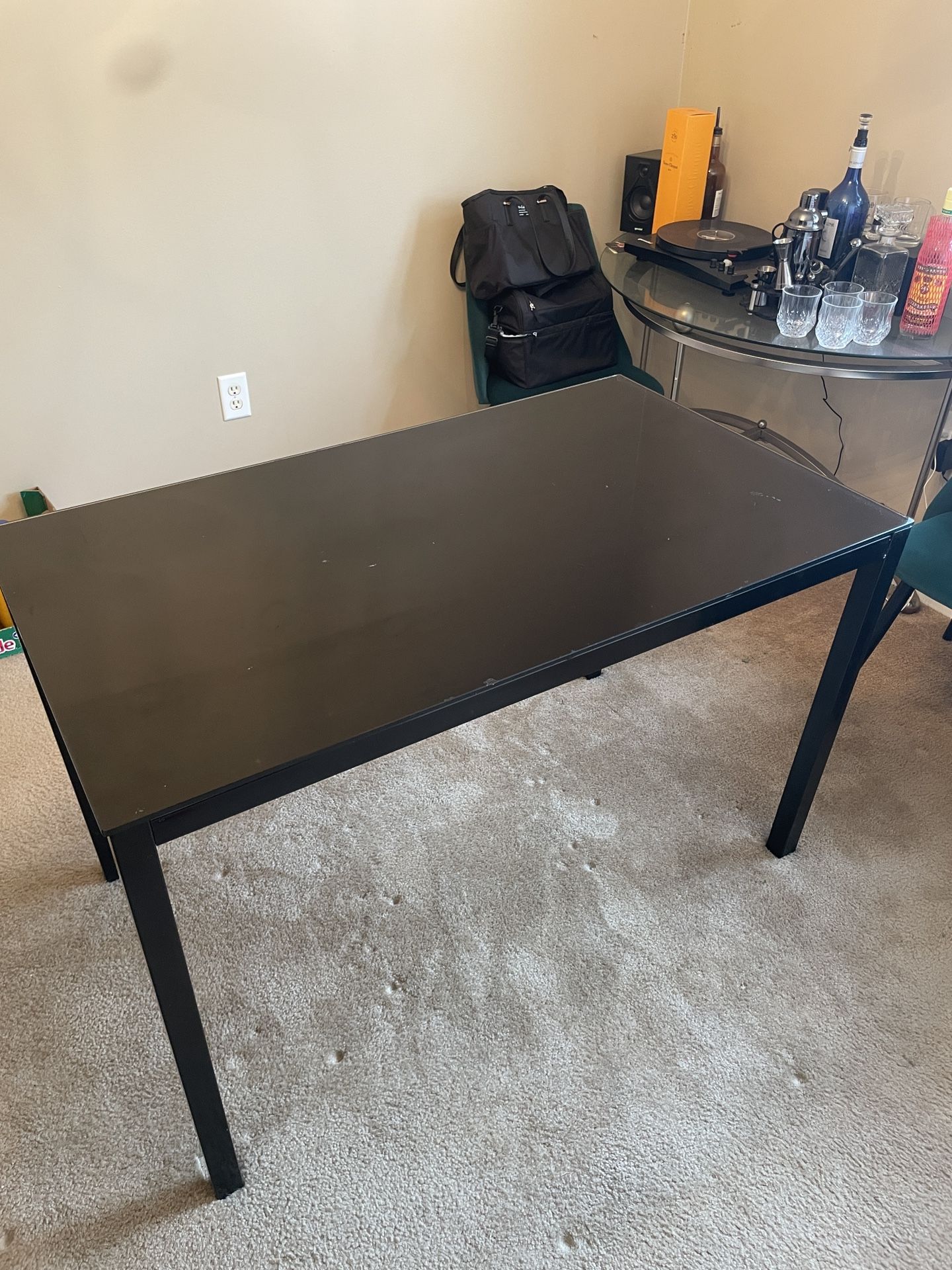 Dining/kitchen Table.