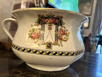 Antique chamber pot