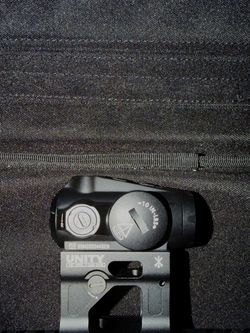 Red dot lens on mounting system