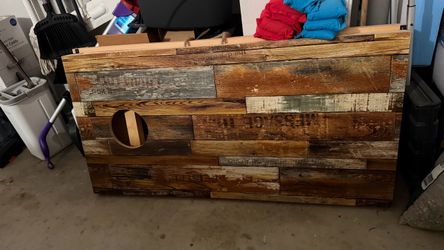 New Solid Wood Vintage Cornhole Game Set. Comes with two 4'x2'Cornhole Boards and 8 Cornhole Bags (4 of each color) for Indoor and Outdoor use. Toss G