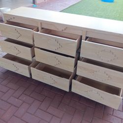 Dresser With 9 Drawers Only 20!!!!!!