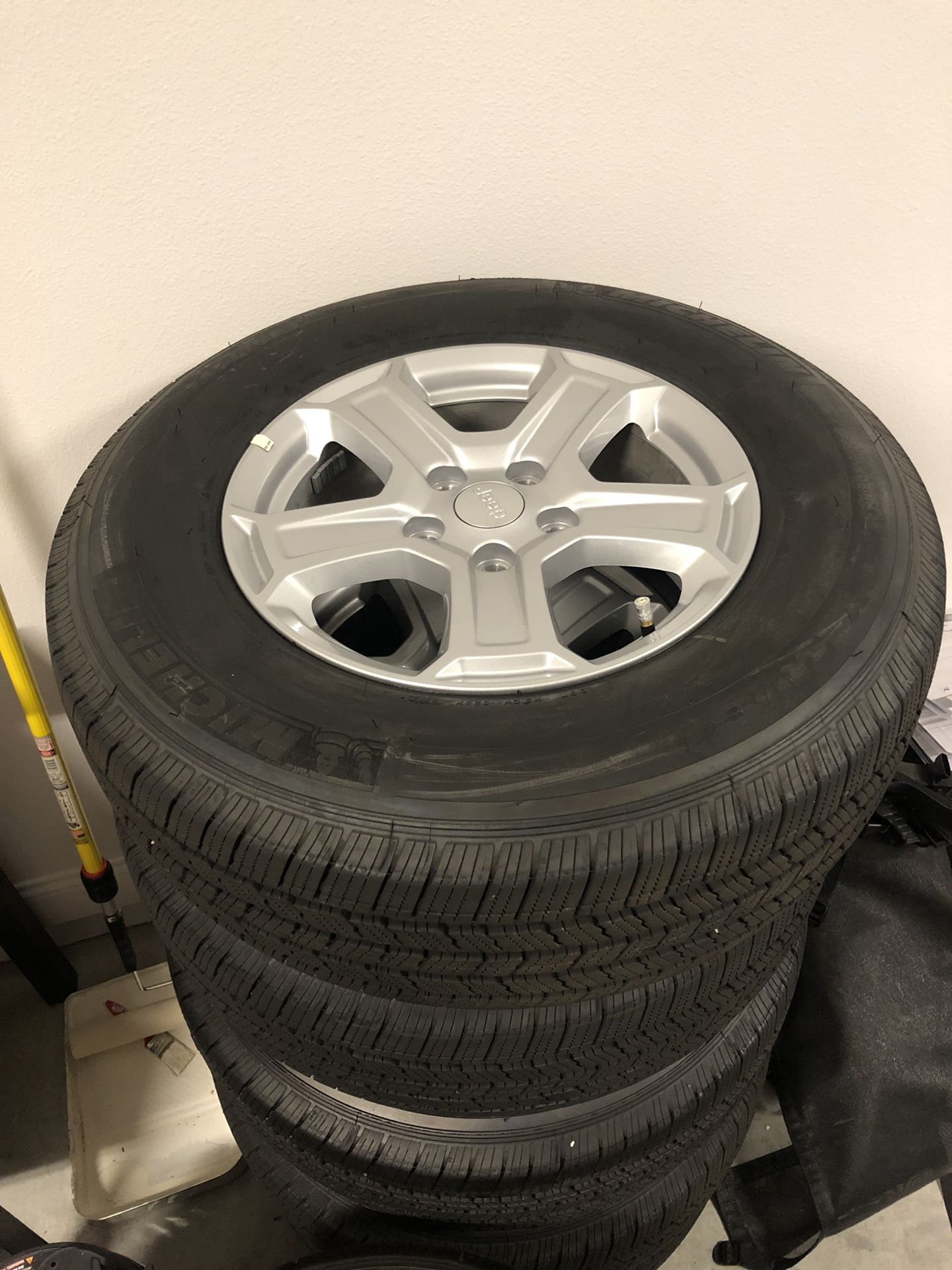 5 Jeep JL/JK stock rims + tires