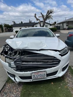 2016 ford fusion s (FOR PARTS)