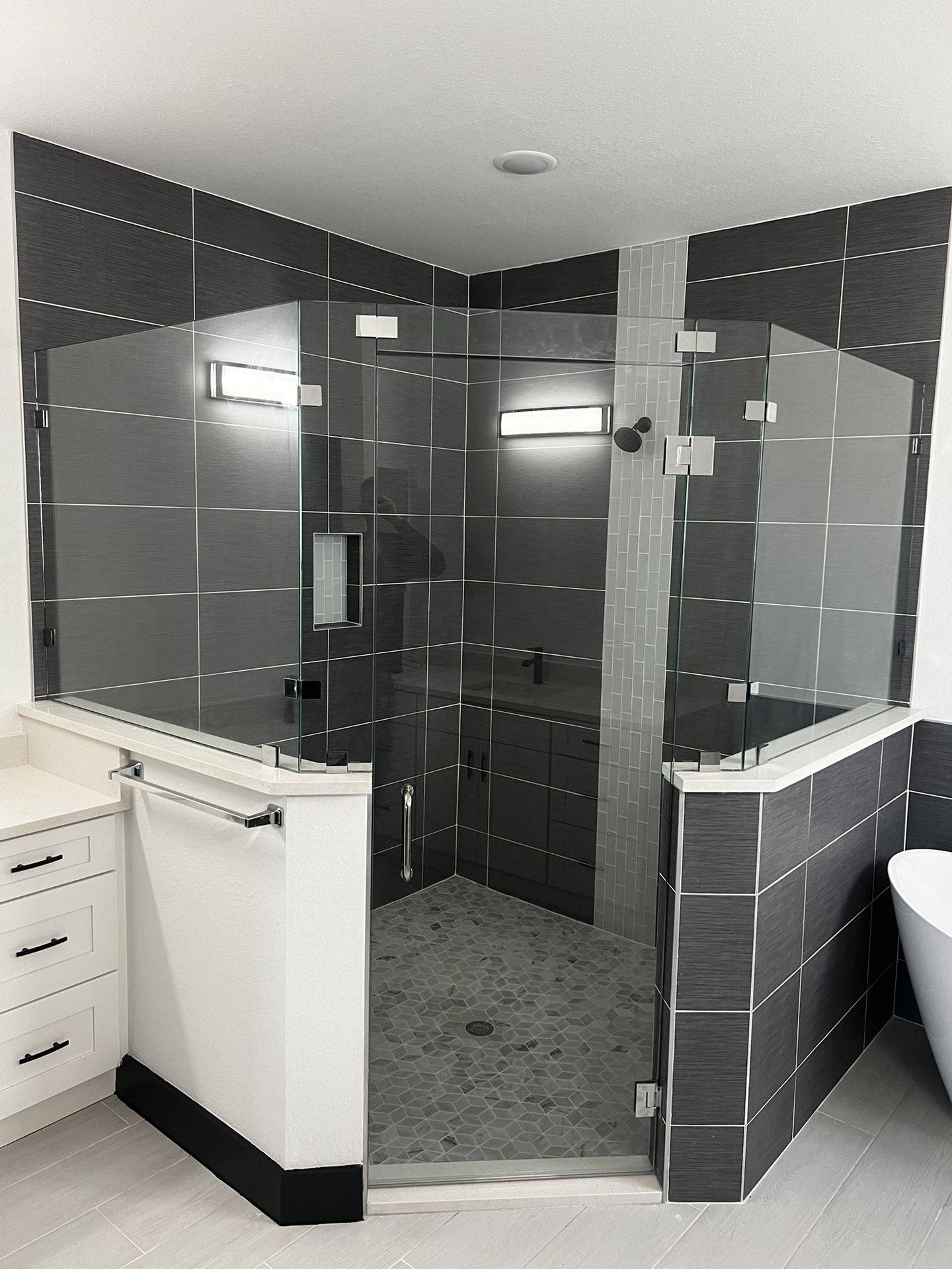 Shower Door ,Mirror,Parrillas Para Closet