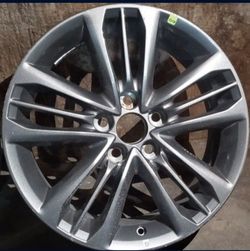 2 2017 Toyota Camry SE 17 INCH WHEELS
