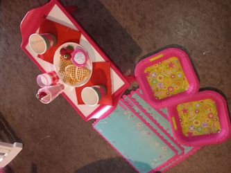 Breakfast in Bed Set is a My American Girl accessory set released in 2011 and retired in 2013.