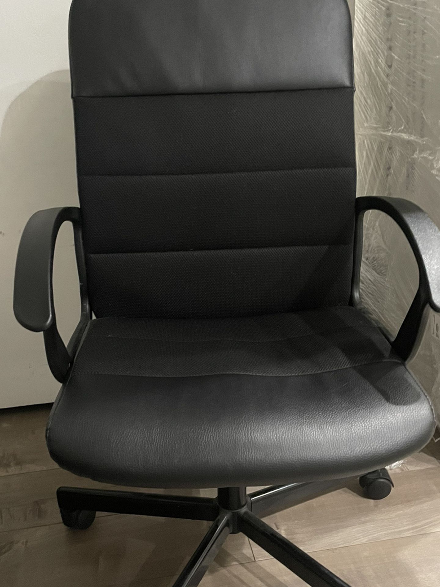 Black Office Chair In Great Condition