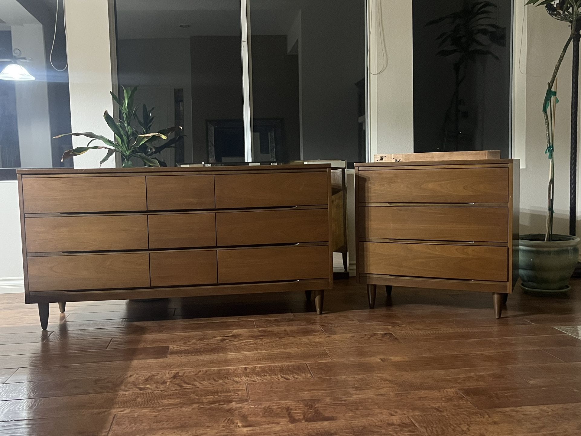 Mid-Century Bedroom Set Dressers mirror