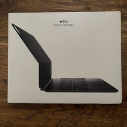 iPad Magic Keyboard 13” iPad 