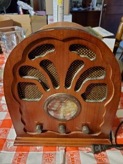 Retro looking radio