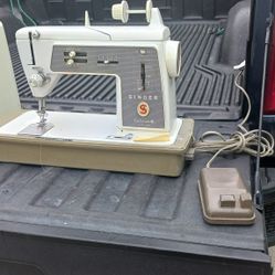 Maquina  De Coser Singer Trabaja Bien No Tiene Problemas 