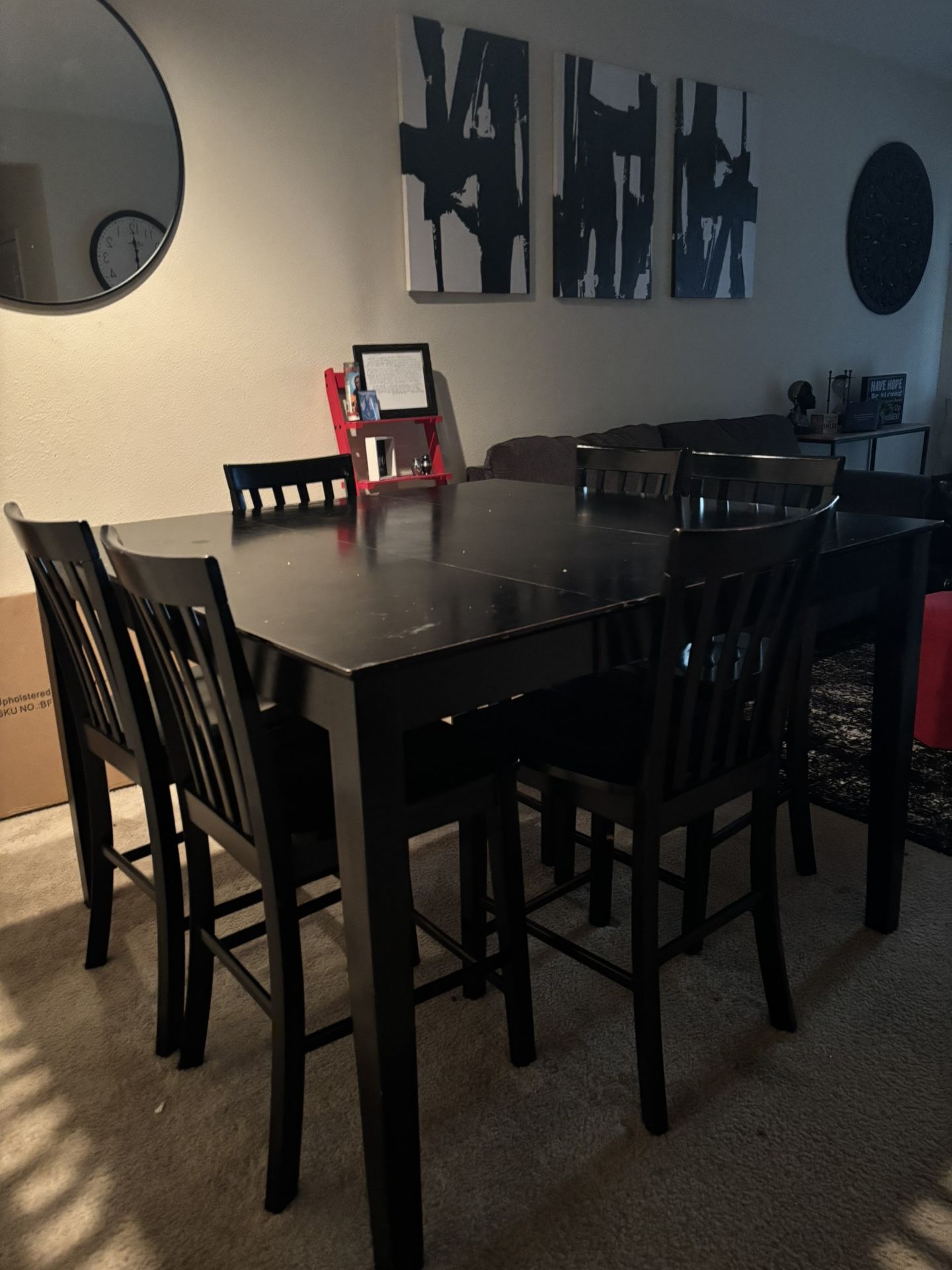Dining Table w/Chairs