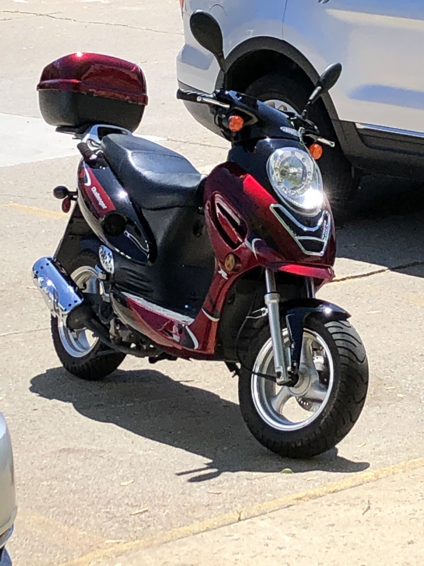 2018 challenger 50cc moped in great shape with 1,000 miles