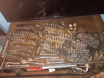 Sockets ratchets extensions and a couple real breakers bars 450 pieces total