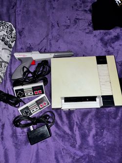 Nintendo NES-001 Entertainment System Console Lot w/ 2 Controllers Zapper Games