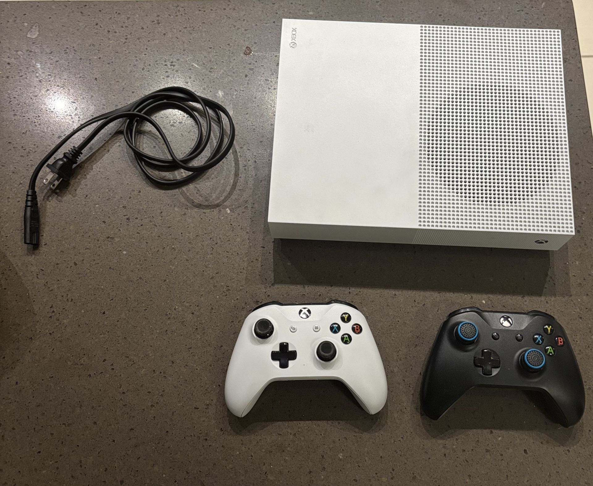 Xbox One S 1 TB Bundle