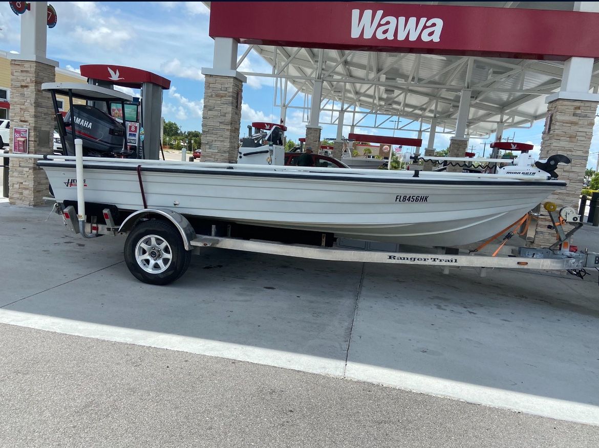 Hewes Redfisher 18’ Flats Boat