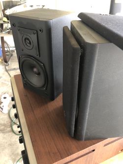 Small KLH bookshelf speakers