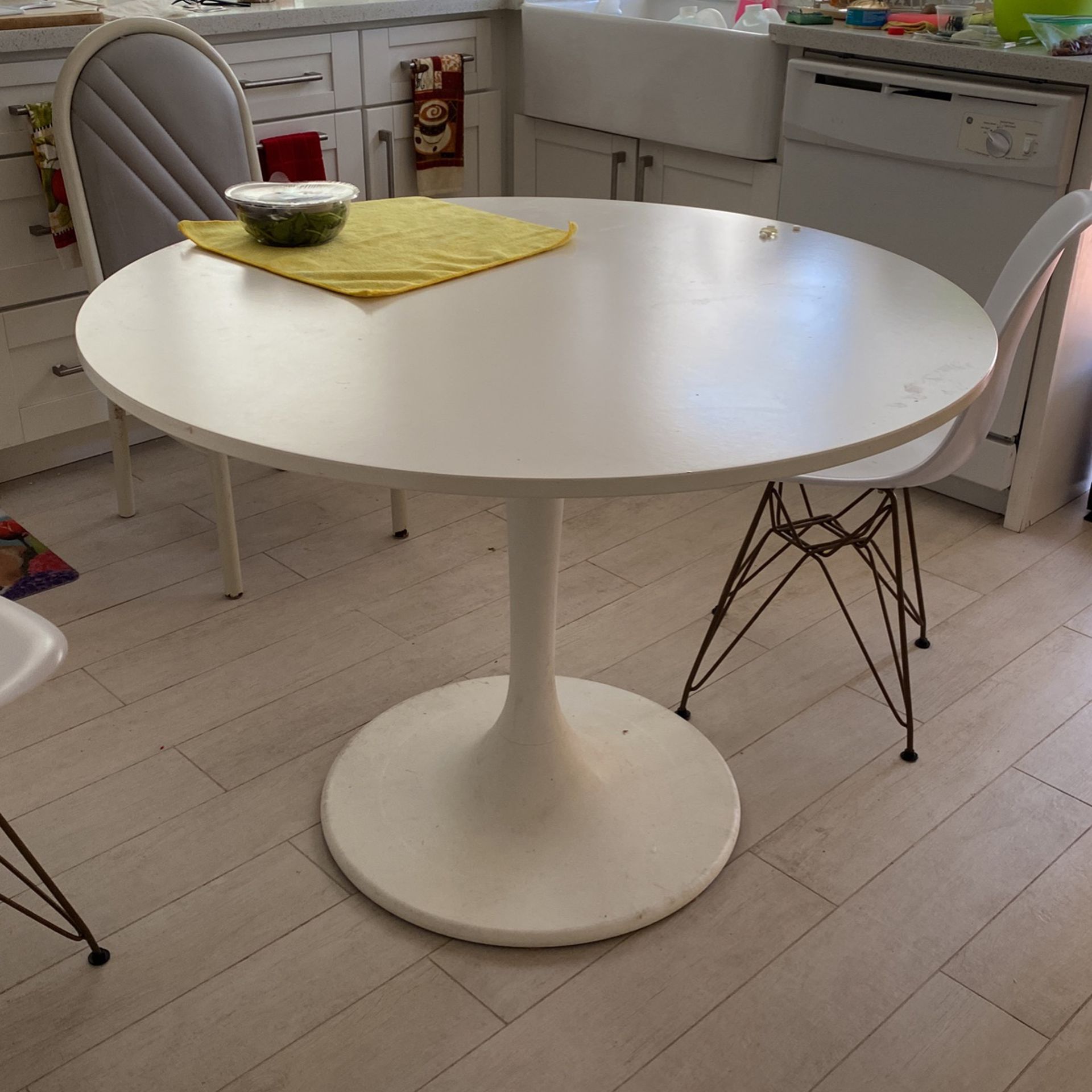 Zarinen  Like  Breakfast Or Dining Table With 2 Chairs  For  160.00