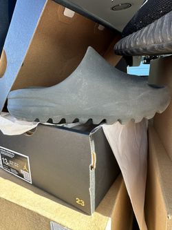 10c Yeezy Slides