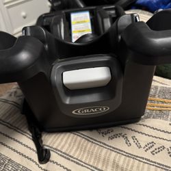 2 Graco Car seat Bases