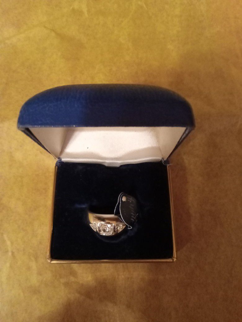 UNCAS 18KT HGE Ring With DIAMONDS 
