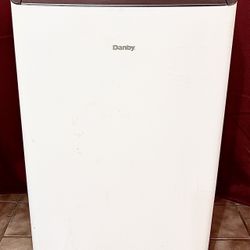 Danby Like New 10,000 BTU Portable AC Unit. DPA100B9IWDB-6