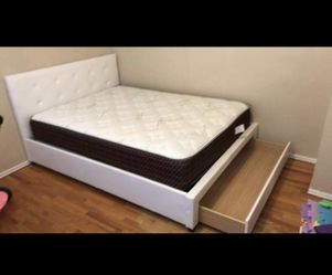 Queen Bed With Bamboo Mattress 