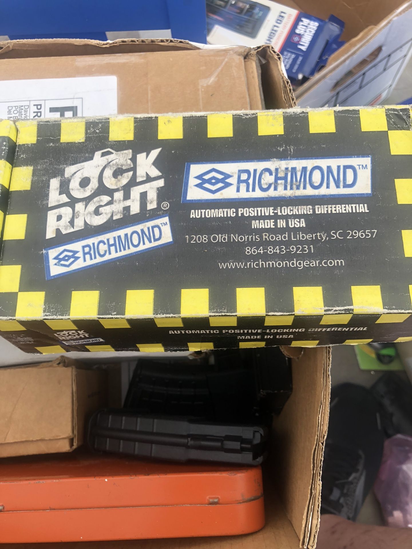 Automatic positive locking differential
