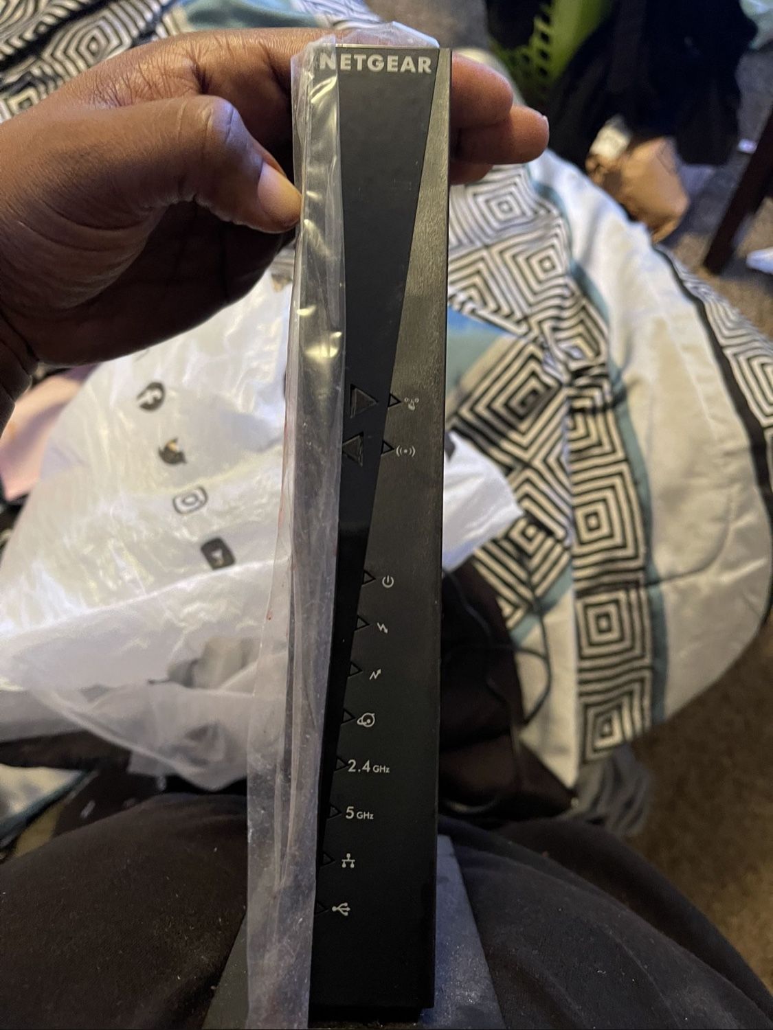 NETGEAR - Dual-Band AC1750 Router with 16 x 4 DOCSIS 3.0 Cable Modem - Black