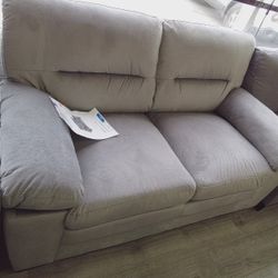 Oakville Park Savion Loveseat